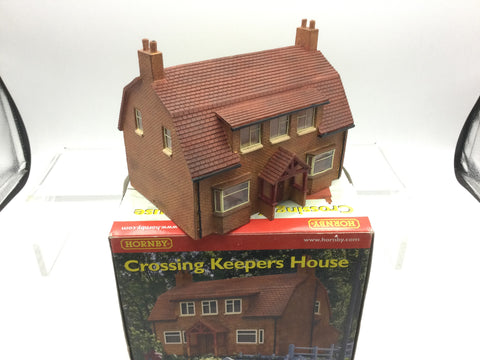 Hornby R8590 OO Gauge Crossing Keepers House