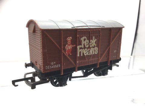 Wrenn W4318P/A OO Gauge Ventilated Van Peek Freans (Brown)