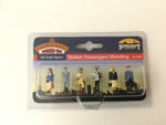 Bachmann 36-044 OO Gauge Station Passengers Standing Figures