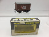 Wrenn W4318 OO Gauge Ventilated Van Peak Freans B757051