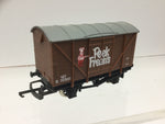 Wrenn W4318 OO Gauge Ventilated Van Peak Freans B757051