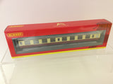 Hornby R4849 OO Gauge BR Maroon/Cream Mk1 2nd Open Coach M4365