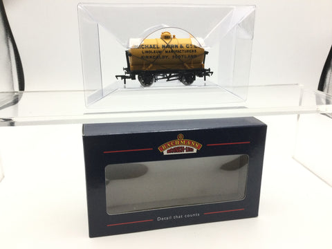 Bachmann 33-675X OO Gauge 14t Tank Wagon Michael Nairn, Kirkcaldy