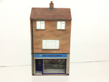 Bachmann 44-247 OO Gauge Low Relief Bookmakers with Maisonette