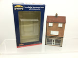 Bachmann 44-256 OO Gauge Low Relief Hardware Store with Maisonette