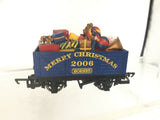 Hornby R6324 OO Gauge Merry Christmas 2006 Wagon with Present Load