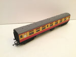 Hornby R890 OO Gauge BR Mk 1 Coach Blood/Custard 15210