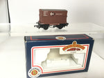 Bachmann 33-325 OO Gauge BR Conflat Wagon B704739 w Container