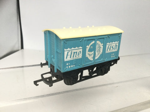 Hornby R206 OO Gauge Fine Fish Refrigerated Van