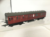 Hornby R4575 OO Gauge BR Maroon Thompson Suburban Composite Coach E88516E