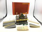 Hornby R534 OO Gauge Country Station