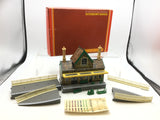 Hornby R534 OO Gauge Country Station