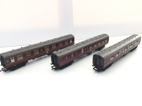 Hornby R2032 OO Gauge BR Maroon Mk 1 Coaches x3