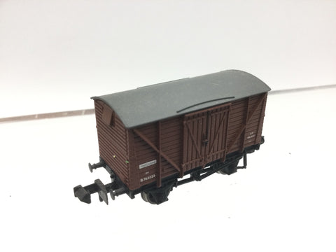 Graham Farish 373-701A N Gauge BR 12t Vent Van B762324