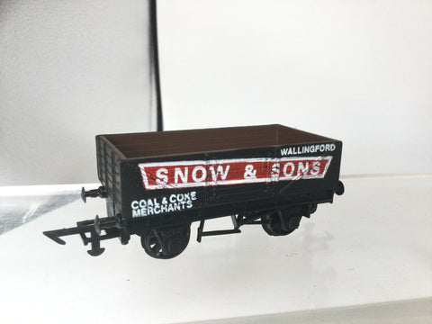 Graham Farish 12013 OO Gauge 7 Plank Wagon Snow & Sons, Wallingford