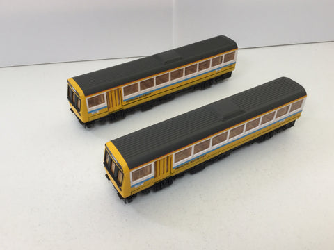 Hornby R346 OO Gauge Tyne and Wear Class 142 Pacer Multiple Unit