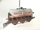 Dapol 4F-031-020 OO Gauge 6 Wheel Tank Wagon United Dairies Weathered