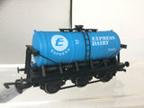 Dapol B667 OO Gauge 6 Wheel Milk Tanker Express Dairy, Ruislip