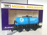 Dapol B667 OO Gauge 6 Wheel Milk Tanker Express Dairy, Ruislip