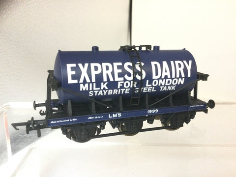 Hornby R6404 OO Gauge 6 Wheel Milk Tanker Express Dairy
