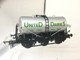 Hornby R6992 OO Gauge 14T Tank Wagon, United Daries - Era 3