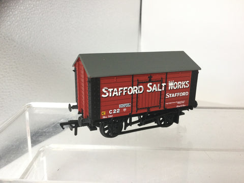 Bachmann 33-181A OO Gauge 10T Covered Salt Wagon 'Stafford Salt Works' Red
