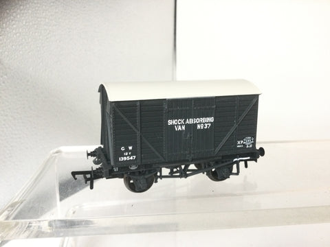 Bachmann 37-904 OO Gauge GWR Shock Absorber Van 139547