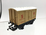 Hornby R502 OO Gauge SR Cream Banana Van 50643