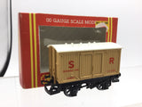 Hornby R502 OO Gauge SR Cream Banana Van 50643
