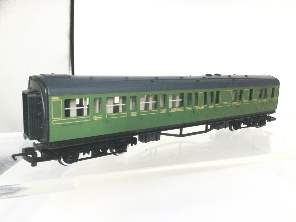 Hornby R162 Hornby R162 OO Gauge SR Olive Green Maunsell Brake End Coach 3562
