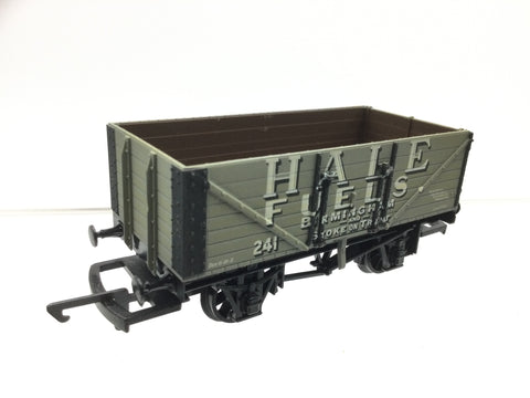 Airfix 54383 OO Gauge 7 Plank Wagon Hale Fuels