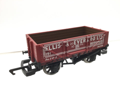 Hornby R6656 OO Gauge 5 Plank Wagon Ellis & Everard