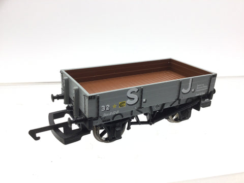 Hornby R6133 OO Gauge 3 Plank Wagon SJ 32