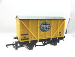 Wrenn W5022 OO Gauge Banana Van Fyffes (Dark Yellow)