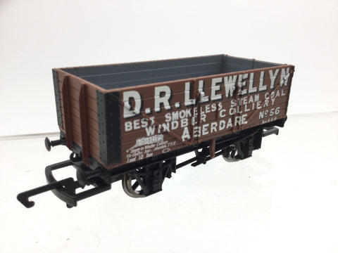 Hornby R6302A OO Gauge 7 Plank Wagon DR Llewellyn 56