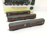Hornby R2306 OO Gauge 'Caledonian' Train Pack Coaches and Certificate