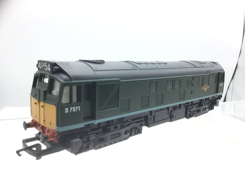 Hornby R327 OO Gauge BR Green Class 25 No D7571