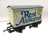 Hornby R243 OO Gauge Covered Van Rest Assured