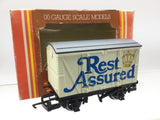 Hornby R243 OO Gauge Covered Van Rest Assured
