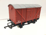 Wrenn W4318X OO Gauge Ventilated Van Red DE545533