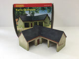 Hornby R8783 OO Gauge Farm Outhouse