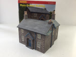Hornby R8628 OO Gauge Main Station Building