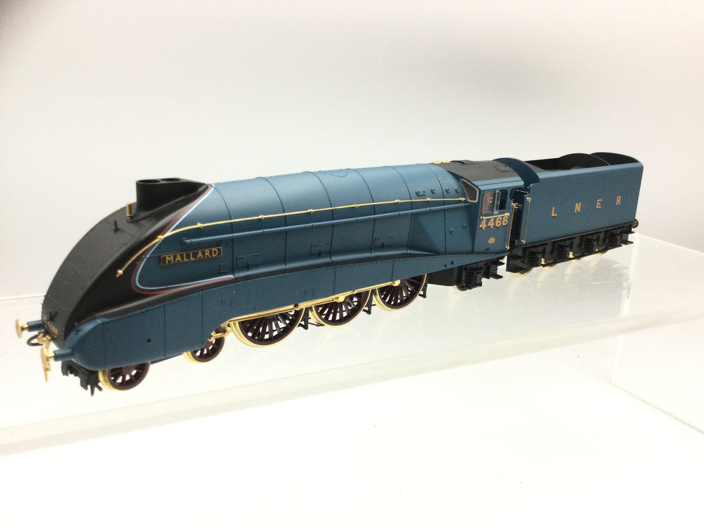 Hornby R484 Hornby R2684 OO Gauge 70th Anniversary Gold Plated 4468 Mallard