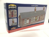 Bachmann 44-0125 OO Gauge Lucston Station