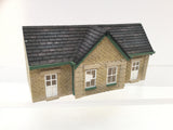 Hornby R9217 OO Gauge Thomas and Friends Maithwaite Booking Hall