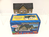 Hornby R9217 OO Gauge Thomas and Friends Maithwaite Booking Hall