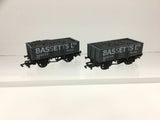 Dapol B155 OO Gauge 5 Plank Wagon Bassetts x2