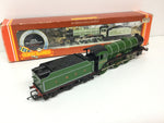 Hornby R053 OO Gauge LNER Class B17 2864 Liverpool LNER Green
