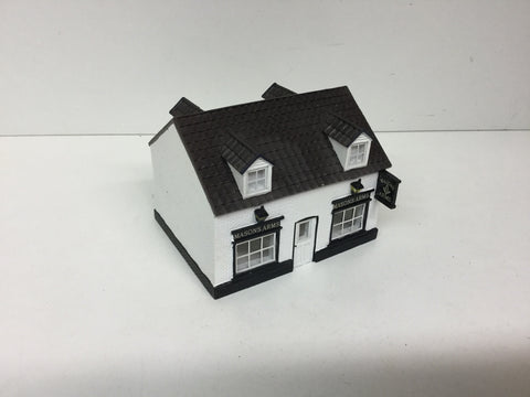 Hornby R8748 OO Gauge Masons Arms Pub