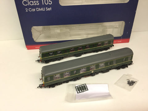 Bachmann 31-327 OO Gauge Class 105 2 Car DMU BR Green Half Yellow Ends